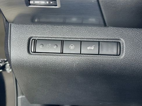 Used 2023 Nissan Pathfinder SL AWD/4WD image 11