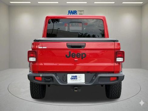 Used 2024 Jeep Gladiator Sport AWD/4WD image 9