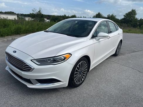 Used 2018 Ford Fusion SE w/ Fusion SE Technology Package FWD image 7