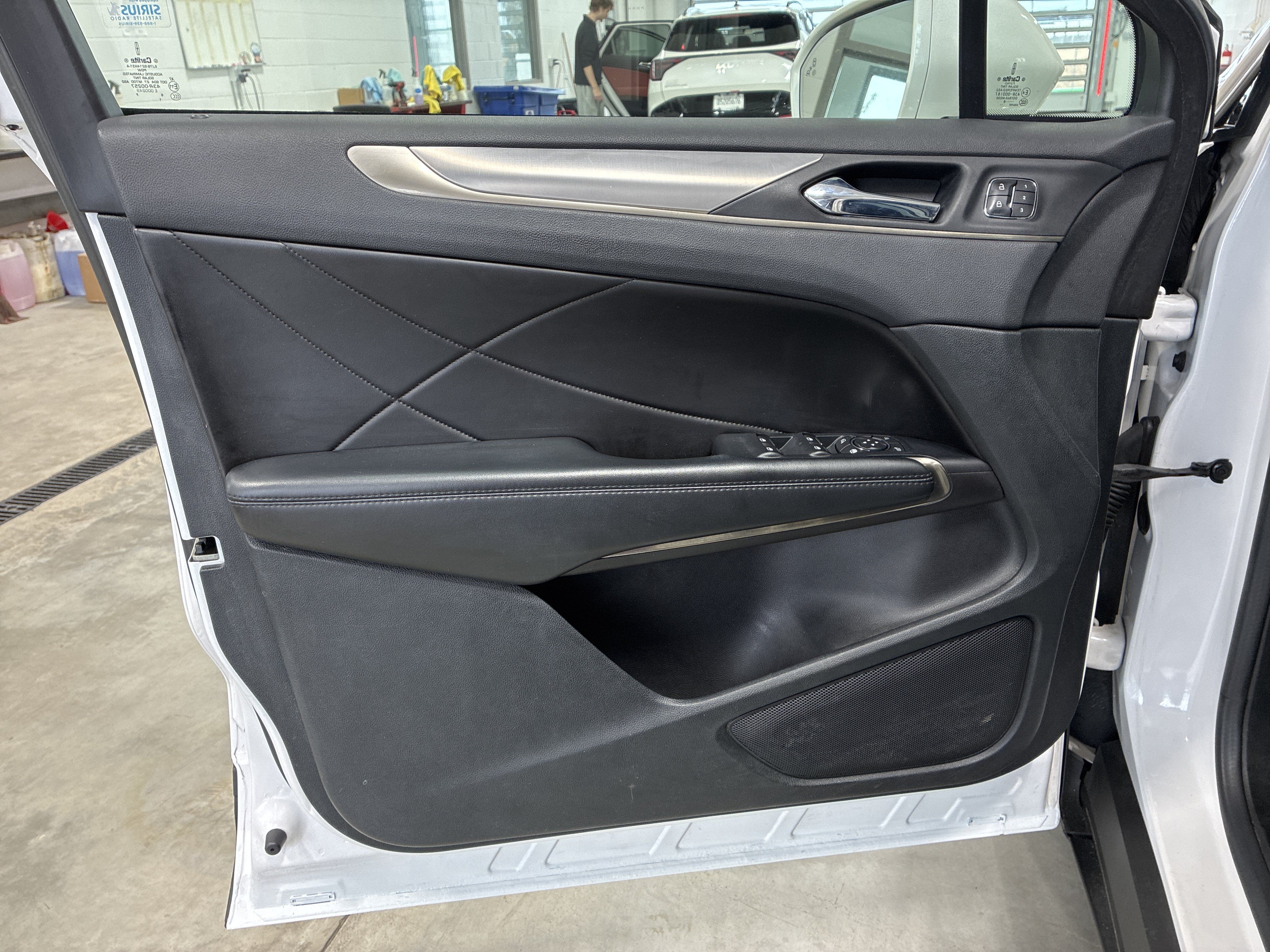 Used 2017 Lincoln MKC Select w/ Select Plus Package FWD image 19