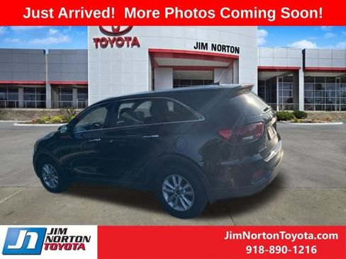 Used 2019 Kia Sorento FWD image 4