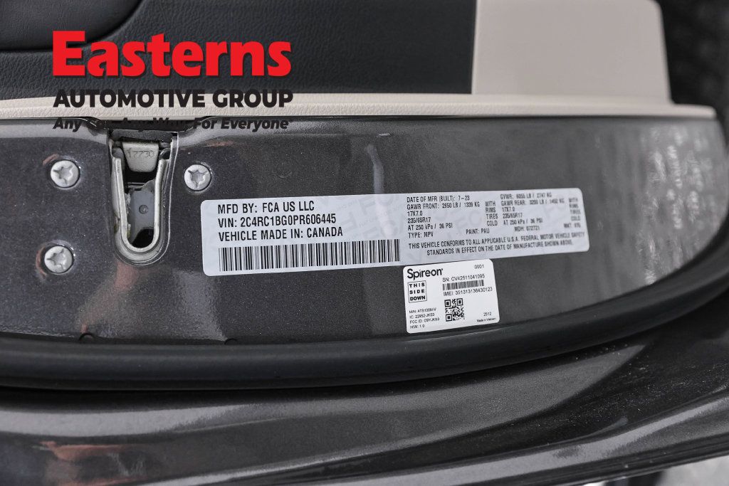 Used 2023 Chrysler Pacifica Touring-L FWD image 39