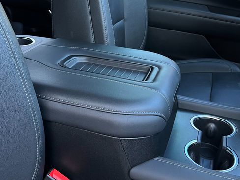 Used 2024 Chevrolet Suburban LT image 34