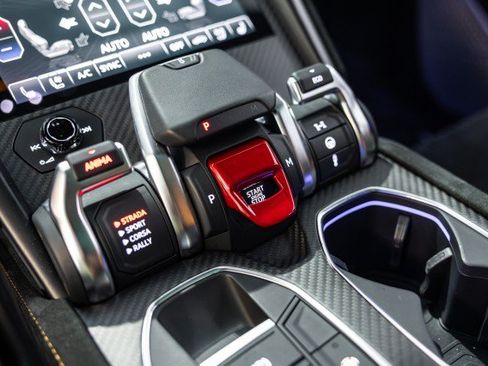 Used 2024 Lamborghini Urus Performante AWD/4WD image 46