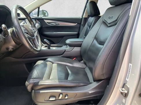 Used 2017 Cadillac XT5 Premium Luxury w/ LPO, Wheel Lock Package FWD image 10