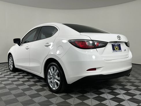 Used 2017 Toyota Yaris iA image 14