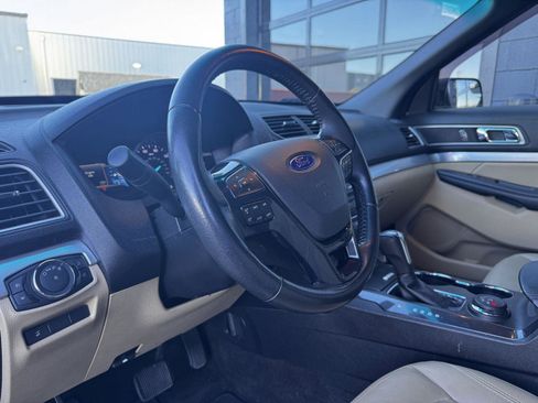 Used 2016 Ford Explorer XLT w/ Equipment Group 202A image 7