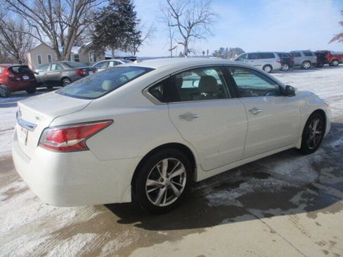 Used 2015 Nissan Altima 2.5 SL w/ Technology Package image 16