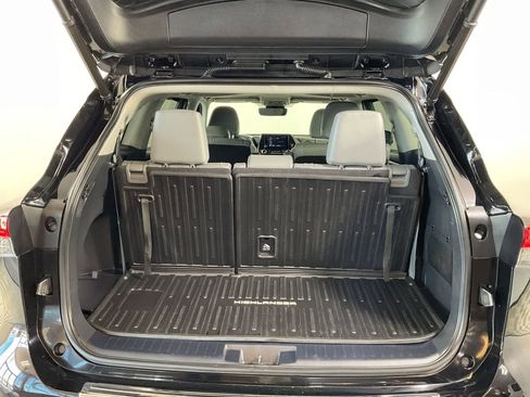 Used 2023 Toyota Highlander XLE AWD/4WD image 23