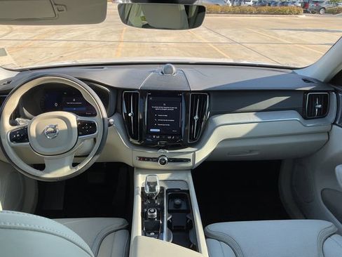 Used 2023 Volvo XC60 B5 Ultimate w/ Climate Package image 23