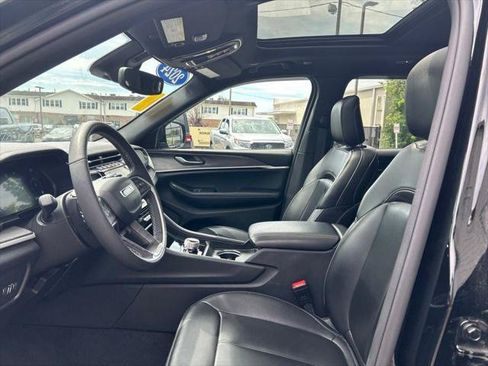 Certified 2024 Jeep Grand Cherokee Limited AWD/4WD image 16