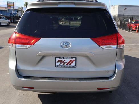 Used 2013 Toyota Sienna LE w/ Towing Pkg FWD image 6