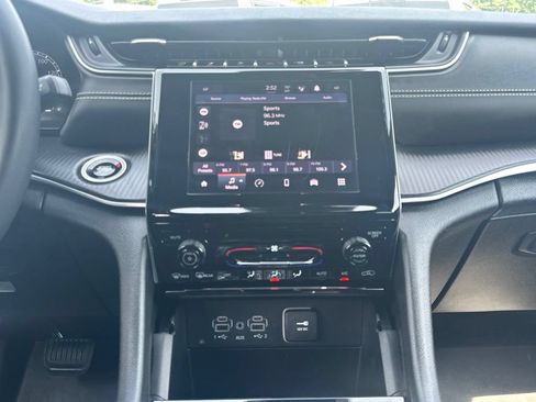 Used 2024 Jeep Grand Cherokee L Laredo AWD/4WD image 21