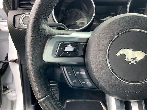 Used 2016 Ford Mustang Coupe image 5