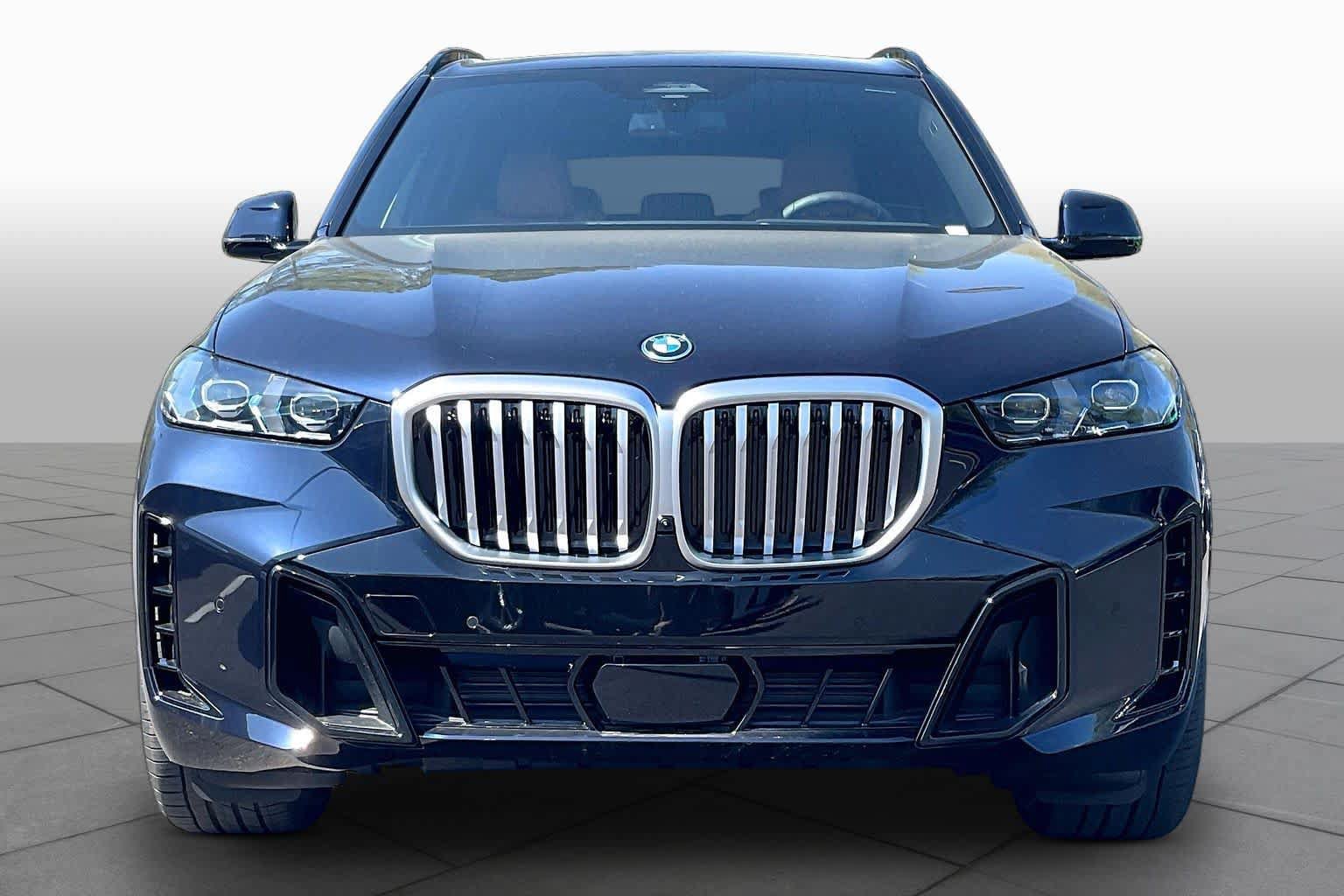 Used 2026 BMW X5 xDrive50e w/ M Sport Package AWD/4WD image 3