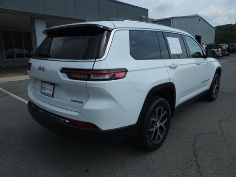 Used 2023 Jeep Grand Cherokee L Limited AWD/4WD image 3