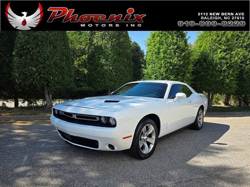 Used 2020 Dodge Challenger SXT RWD image 1