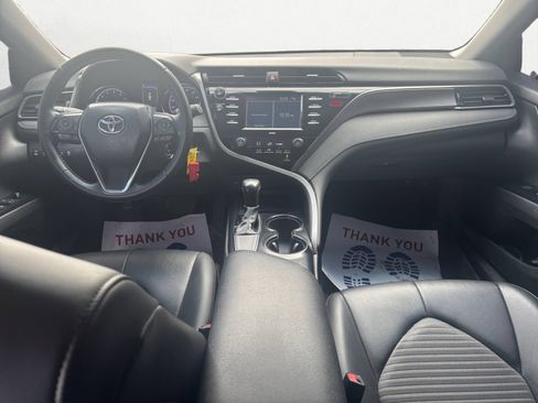 Used 2020 Toyota Camry SE w/ Carpet Mat Package FWD image 10