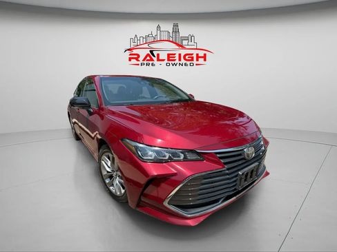 Used 2019 Toyota Avalon XLE w/ Moonroof Package image 9