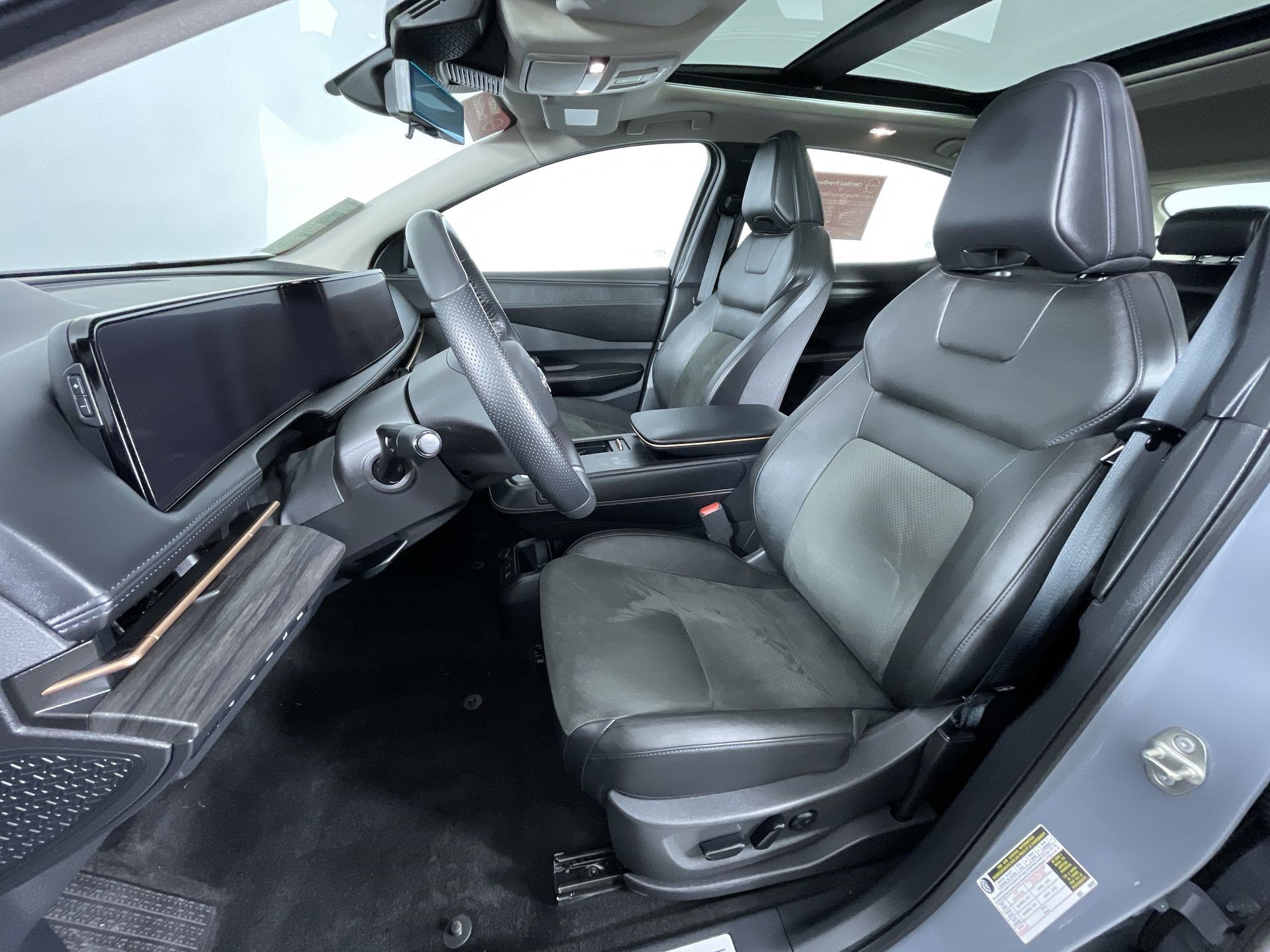 Certified 2024 Nissan Ariya AWD image 15