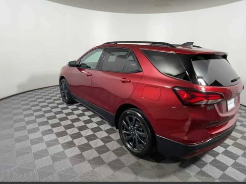 Used 2022 Chevrolet Equinox RS w/ RS Leather Package FWD image 8