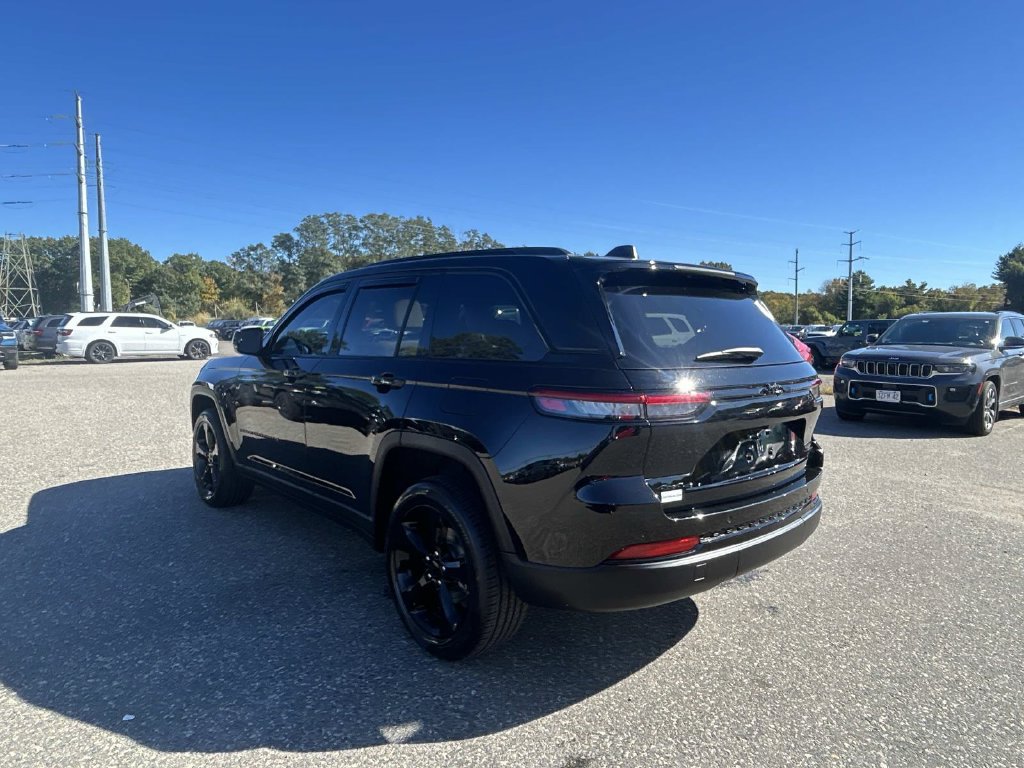 Certified 2024 Jeep Grand Cherokee Limited w/ Black Appearance Package AWD/4WD image 5