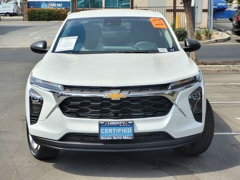 Used 2025 Chevrolet Trax LS image 3