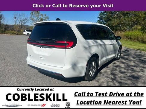 New 2026 Chrysler Pacifica Select image 4