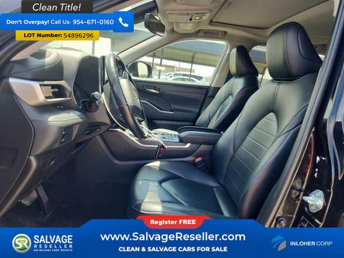 Used 2021 Toyota Highlander XLE AWD/4WD image 9
