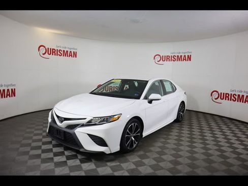 Used 2020 Toyota Camry SE FWD image 3