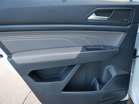 Used 2021 Volkswagen Atlas Cross Sport SEL Premium image 17