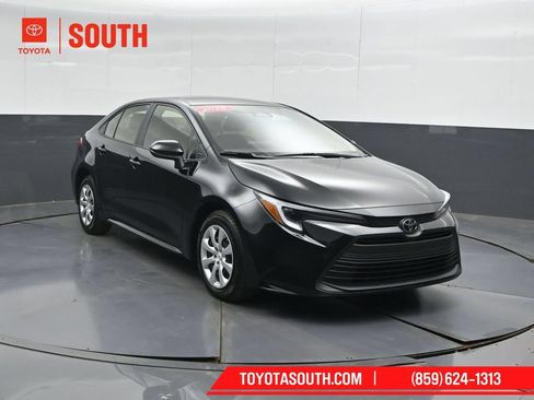 Used 2026 Toyota Corolla LE FWD image 4