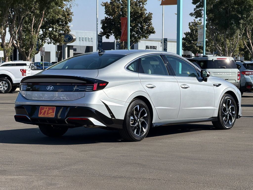 Used 2025 Hyundai Sonata SEL FWD image 5