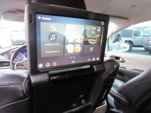 Used 2017 Chrysler Pacifica Touring-L Plus image 26