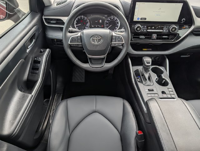 Certified 2026 Toyota Highlander XLE AWD/4WD image 12