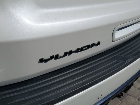 Used 2023 GMC Yukon AT4 w/ Technology Package image 6