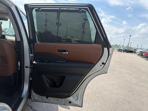 Used 2025 Nissan Pathfinder Platinum w/ Cargo Package AWD/4WD image 37