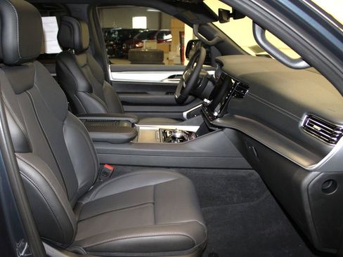 New 2025 Jeep Wagoneer L Series II image 33