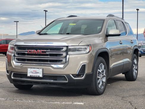 Used 2023 GMC Acadia SLT AWD/4WD image 4