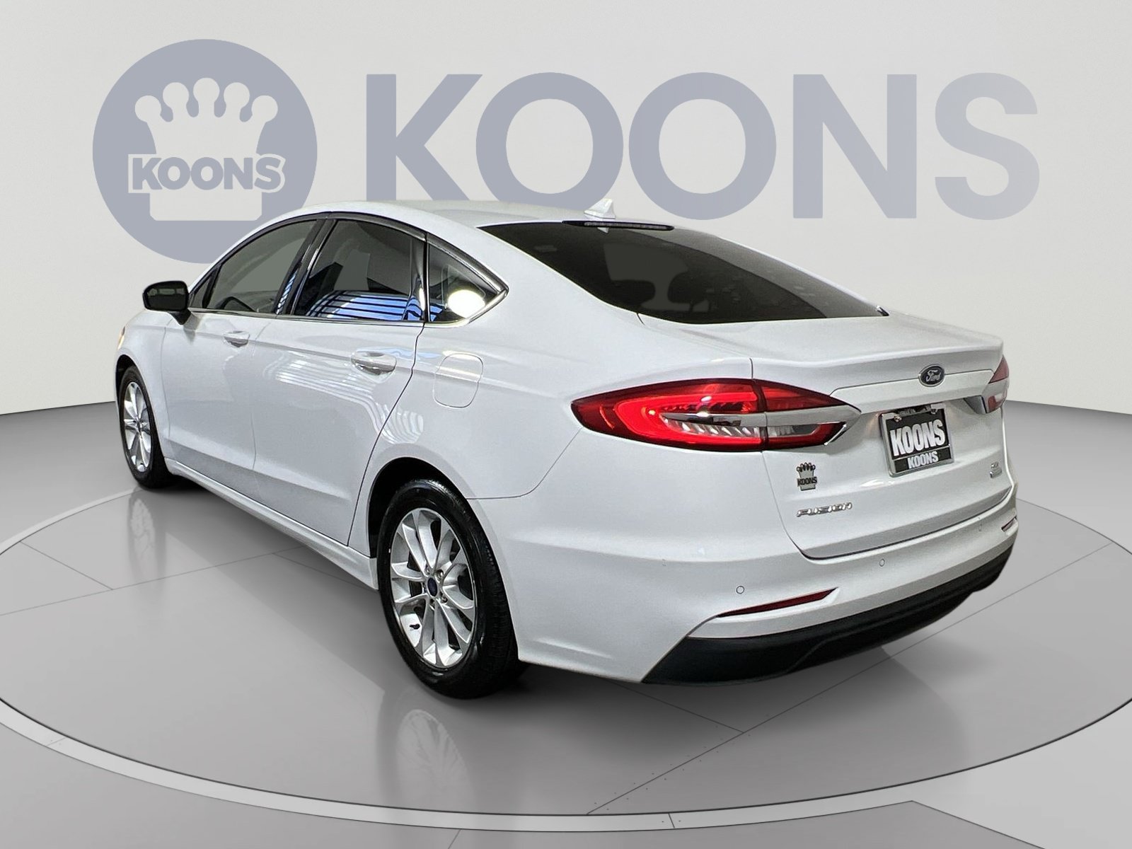 Used 2019 Ford Fusion SE FWD image 4