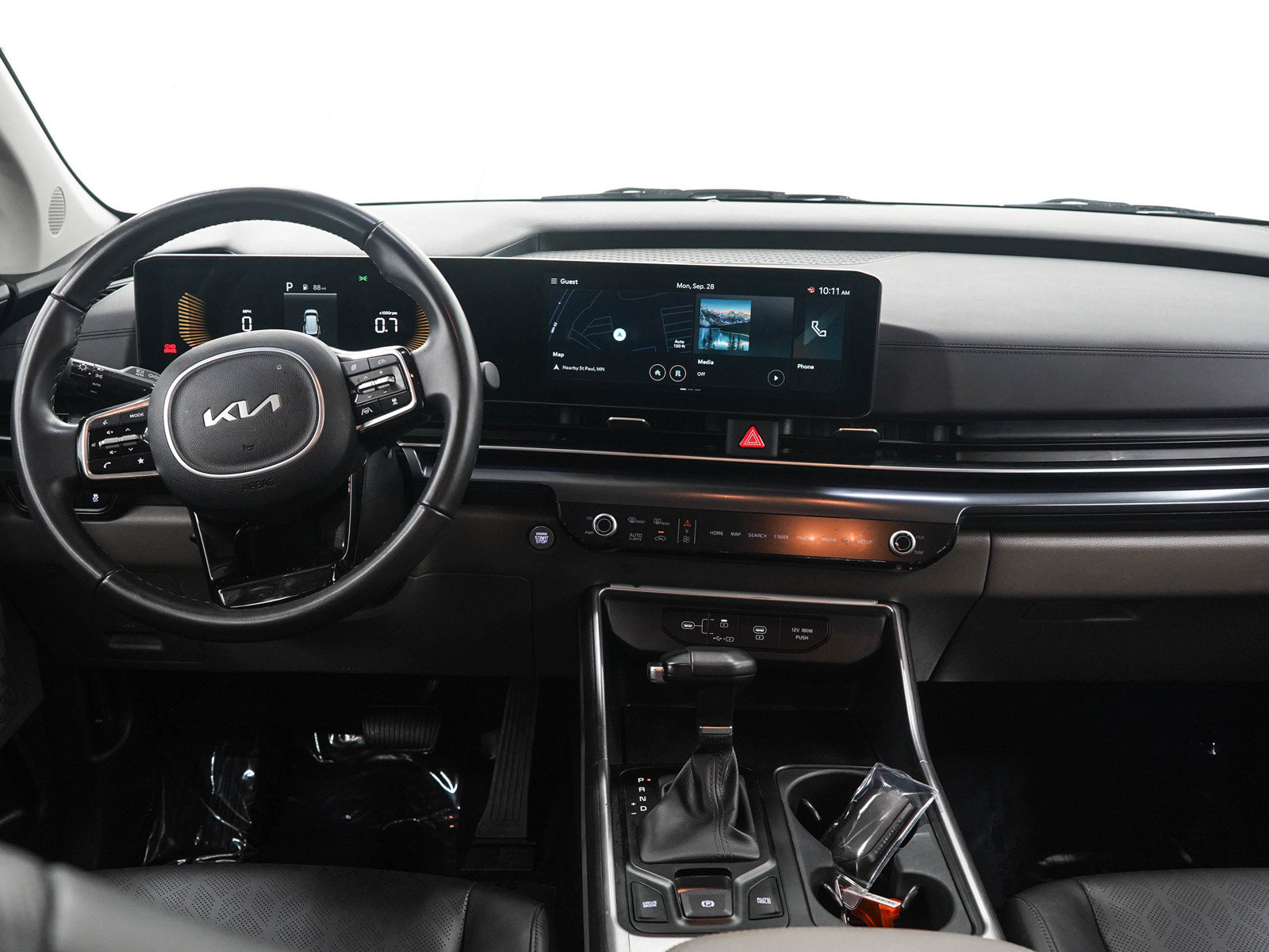 Used 2025 Kia Carnival FWD image 16