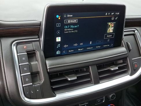 Used 2022 Chevrolet Suburban Z71 w/ Luxury Package image 21