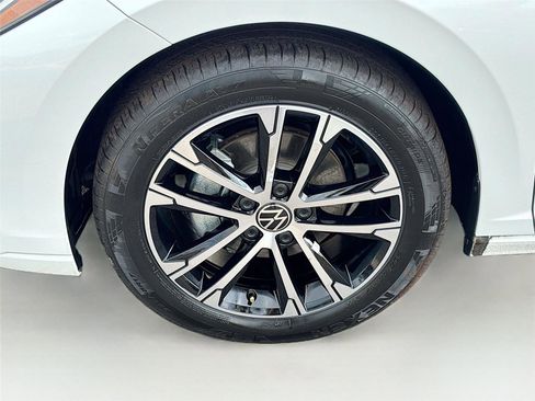 Used 2025 Volkswagen Jetta Sport FWD image 29