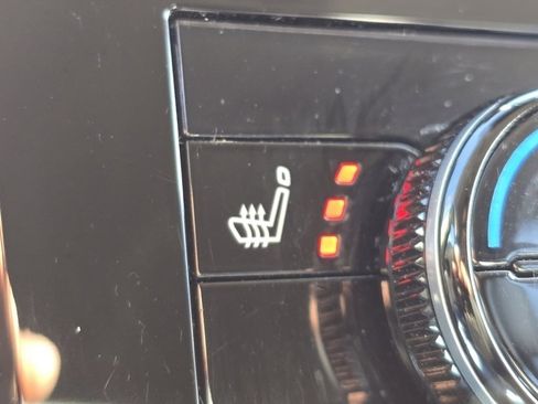 Used 2024 Nissan Armada SV image 5