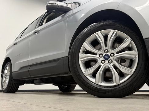 Used 2022 Ford Edge Titanium AWD/4WD image 2