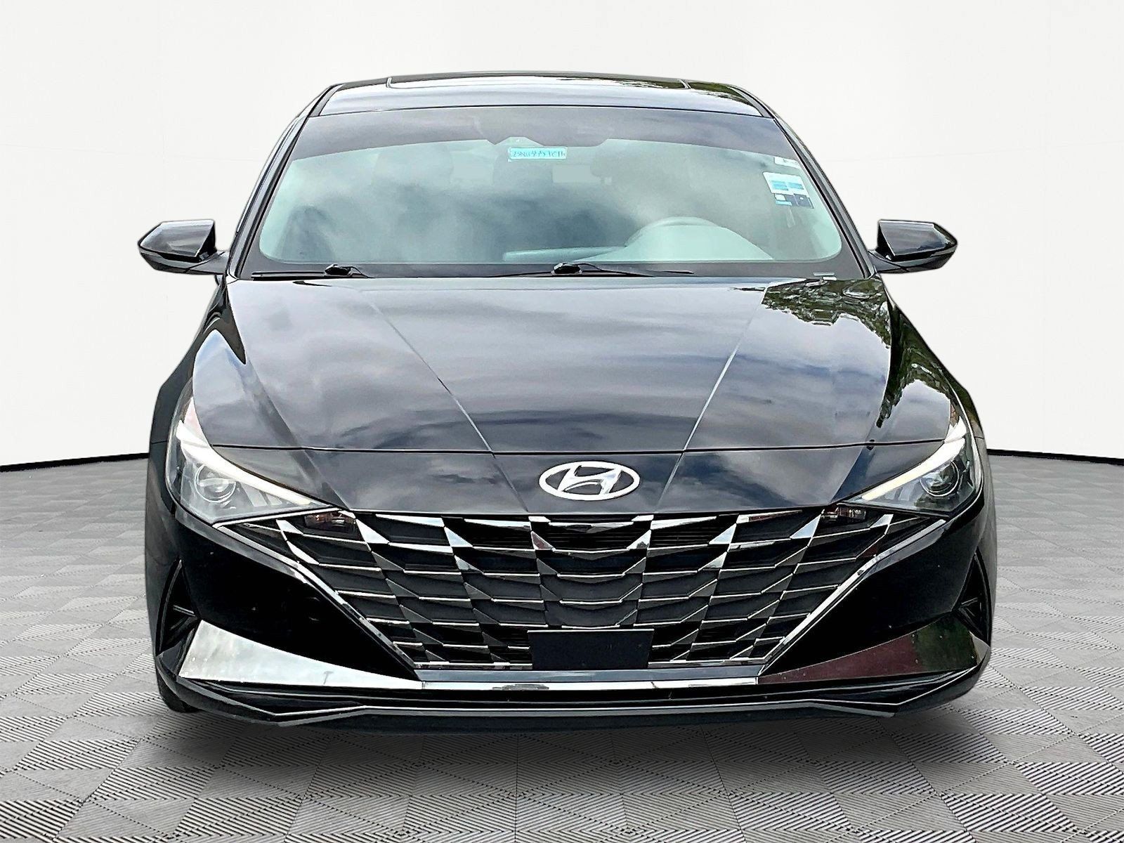 Used 2022 Hyundai Elantra SEL w/ Convenience + Premium Package FWD image 2