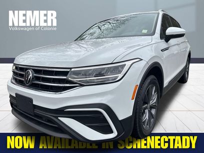 Certified 2022 Volkswagen Tiguan SE w/ Panoramic Sunroof Package