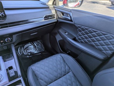 Used 2024 Mitsubishi Outlander SEL image 19