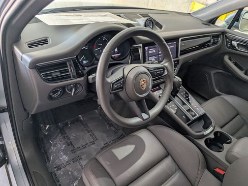 Used 2025 Porsche Macan image 4