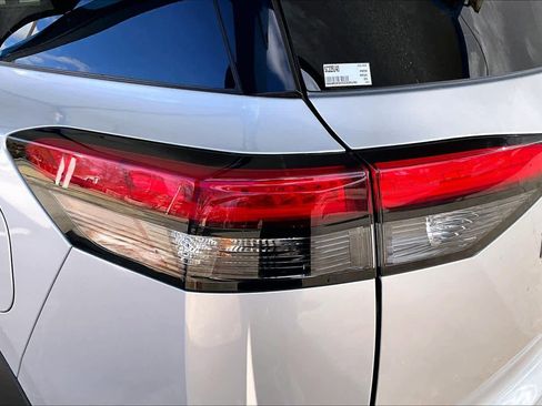 Used 2025 Nissan Pathfinder SL image 28